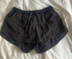 Lululemon Hotty Hot Short 2.5” thumbnail 1