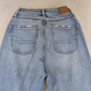 American Eagle Baggy Jean High Rise Distressed Light Wash Blue Denim Size 00 thumbnail 8