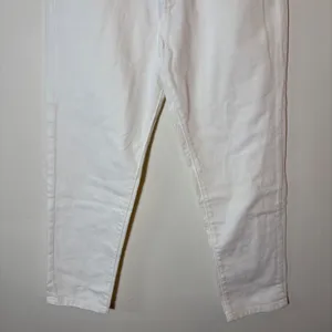 Zara White Denim High‎ Rise Mom Jean Size 6 thumbnail 3