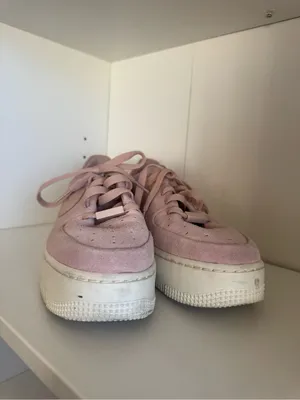Pink Nike Air Force 1 Sneakers thumbnail 6