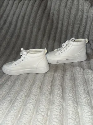 White High Top Lace-Up Sneakers Size 35 thumbnail 3