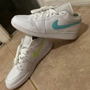 Nike Jordan Air Jordan 1 Low Multi-Color Swoosh thumbnail 2