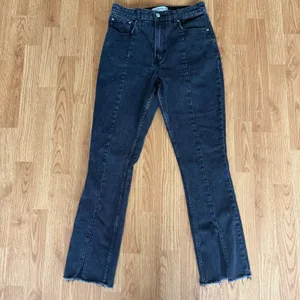 Abercrombie and Fitch Curve Love The Skinny High Rise Split Hem Jeans Size 28 thumbnail 3