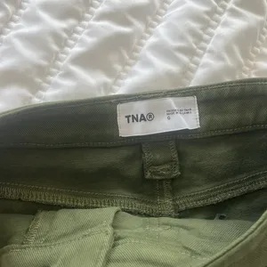 TNA MINI CARGO SKIRT!! Green Size 0 thumbnail 5