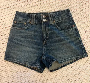 American Eagle Strigid Super High-Waisted Relaxed Denim Shorts thumbnail 1