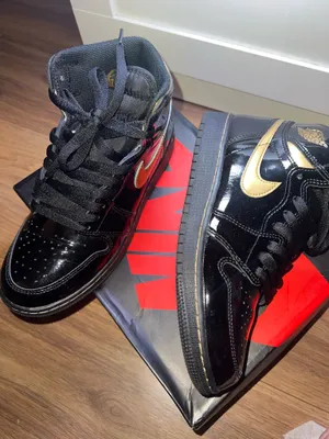 Nike Jordan Air Jordan 1 Retro High OG GS “Black Metallic Gold” thumbnail 7