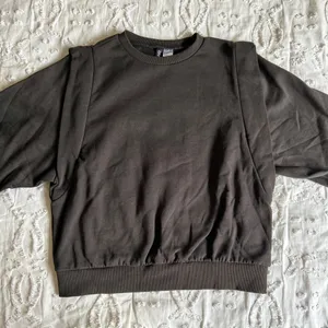 H&M Black XS Crewneck thumbnail 2