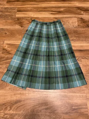 Angus Young Women’s Knee Length Plaid Wool Kilt Skirt with Buckle Detail Size XS thumbnail 8