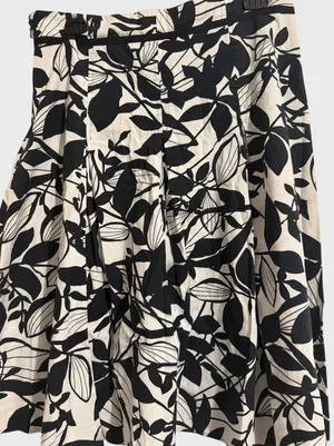 Yessica C&A Women’s Size 8 Black Ivory Floral Pleated A-Line Midi Skirt thumbnail 2