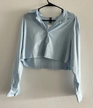 H&M Cropped Shirt Womens Small Light Blue Collared Button Up Cotton thumbnail 1