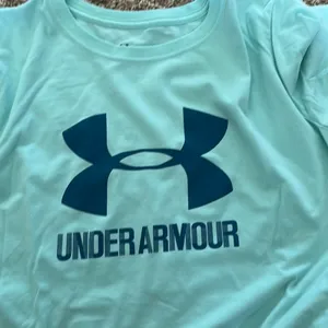 Women’s Under Armour shirt thumbnail 2