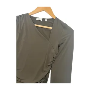 Wilfred Aritzia Top Womens Small Green Ruched Asymmetrical Fitted Modern Sexy thumbnail 6