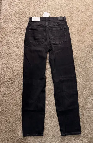 American Eagle Super High-Waisted Crossover Baggy Straight Black Jeans thumbnail 2