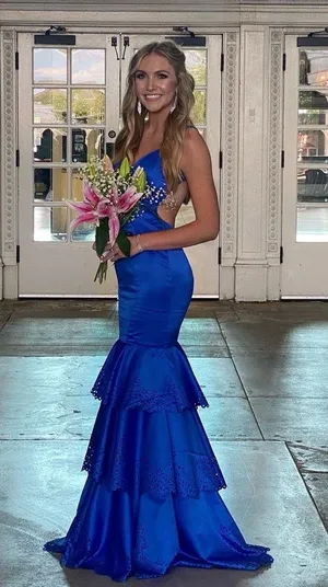 La Femme Prom Dress thumbnail 1