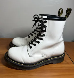 Dr. Martens 1460 Boots Womens Size 8/39 White Leather Ankle Combat Lace Up thumbnail 1