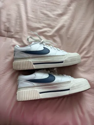 Nike Sneakers thumbnail 3