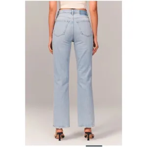 Abercrombie & Fitch 90’s Straight‎ Jeans Size 32/14 Ultra HR Vent Hem Light Wash thumbnail 2