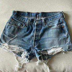 Levi’s 501 shorts thumbnail 1