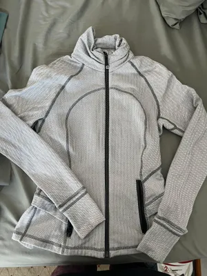 Lululemon jacket thumbnail 5