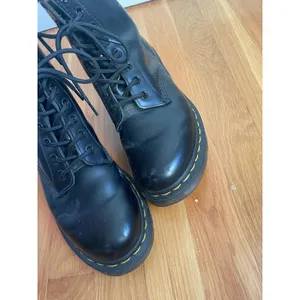 Dr. Martens 1460 Smooth Leather 8-Eye Lace Up Boots Black Classic Combat women 8 thumbnail 8