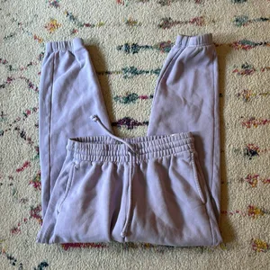 TNA Aritzia COZYAF Fleece Joggers in Purple thumbnail 2