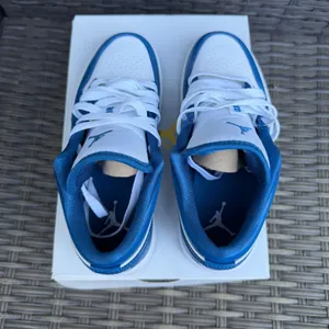 Nike Air Jordan 1 Low Dark Marina Blue White Womens 6.5 thumbnail 4