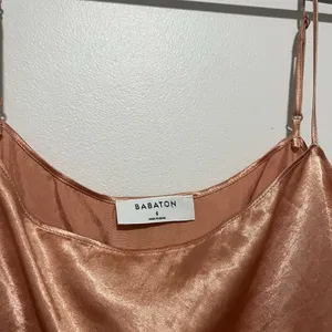 Babaton Aritzia NWT‎ Benji Soft Apricot Camisole Tank Size Small thumbnail 3