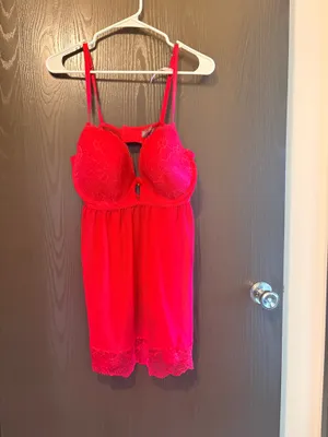 Daisy Fuentes Red lingerie 90 with built in bra thumbnail 2