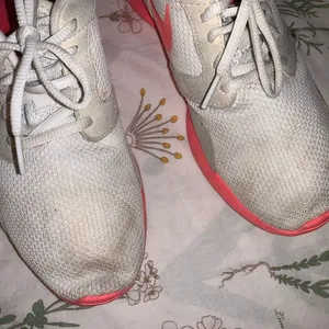 Nike shoes thumbnail 4
