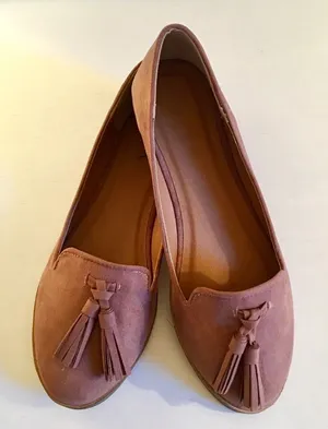 LAST ONE 5.5❣️Taupe/Blush Suede Flat with Tassels thumbnail 1