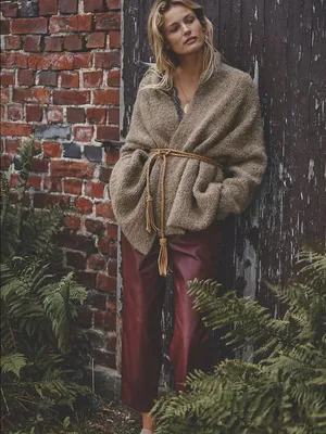 Anthropologie Pilcro The Breaker Cropped Faux Leather Pants Burgundy Wine 27 thumbnail 9