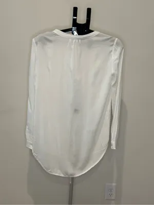 BeachLunchLounge White V-Neck Long Sleeve Blouse Medium thumbnail 6