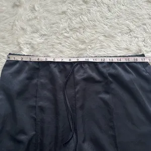 Madewell Pants Petite Pintucked Slim Pull-On Pants in Satin True Black Sz PXL thumbnail 12