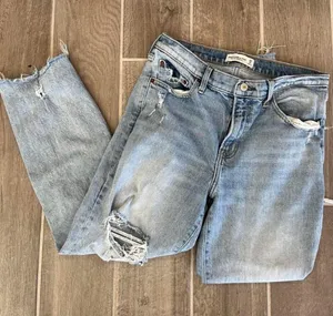 Abercrombie Mid-Rise Boyfriend Jeans thumbnail 1
