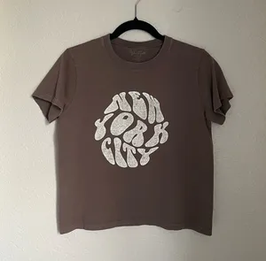 Brandy Melville John Galt New York Graphic T Shirt Tee One Size Brown thumbnail 1