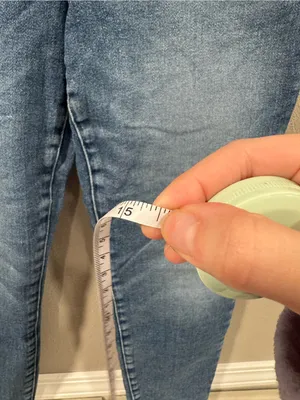 Good American Skinny Jeans thumbnail 4