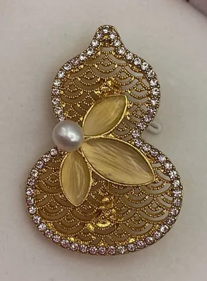 Gold Plated Hulu Pearl Brooch thumbnail 1