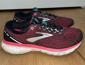 Brooks Ghost 11 Women's Running Sneakers Black & Pink with Teal Accents Size 8.5 thumbnail 1