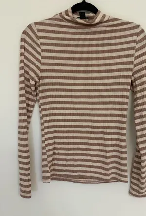 Buckle DayTrip Striped Ribbed Long Sleeve Mock Neck Top - Beige & Cream Size S thumbnail 1