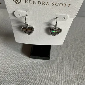 Kendra Scott Heart Drop Earrings Silver Iridescent Abalone Look NWT thumbnail 4