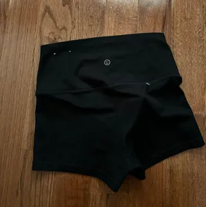 Gilly Hicks ACTIVE RECHARGE HIGH-RISE SHORTIE 3" thumbnail 4