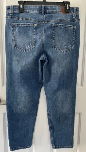 Maurice’s Mid Rise Distressed Floral Patch Crop Jeans Size 14 thumbnail 5