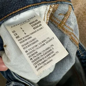 American Eagle Dark Wash Stretch Ripped Mom Jeans Size 6 Regular thumbnail 7