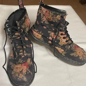 Dr.Martens 11821 Retired Vintage Victorian Rose Floral Combat Boots Retired W7 thumbnail 3
