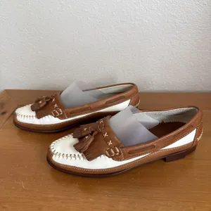 Cole Haan Country Loafers Brown/White Leather Tassel Kiltie Moc Toe Shoes Sz 7.5 thumbnail 2