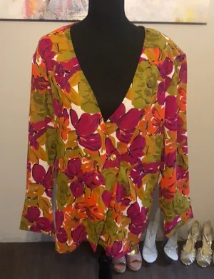 Fresh sz Medium lady’s multi color top thumbnail 1
