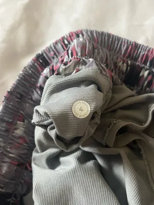 Lululemon Hotty Hot 2.5" Shorts thumbnail 6
