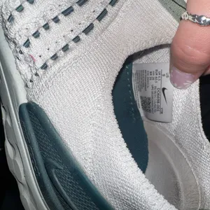 Nike Women’s white and Green Shoes thumbnail 3