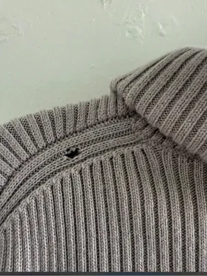 Aritzia Wilfred Cropped Turtleneck‎ Sweater 100% merino wool Medium thumbnail 8