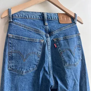 Levi's Premium Ribcage Straight Leg Jeans Medium Wash Button Fly Size 26 thumbnail 6